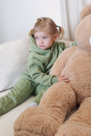 مجموعة الدب السعودي الأيقوني الصغير باللون الأخضر الحكيم