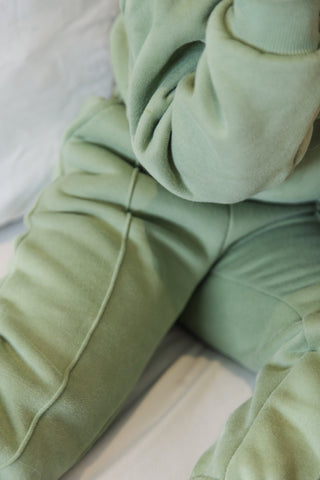 مجموعة الدب السعودي الأيقوني الصغير باللون الأخضر الحكيم