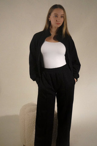 BLACK STRAIGHT SWEATPANTS