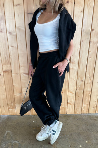 BLACK SWEATPANTS