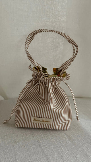 VIVIENNE GIVEAWAY POUCH Venus Karma