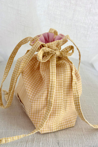 BUTTERCUP GIVEAWAY POUCH