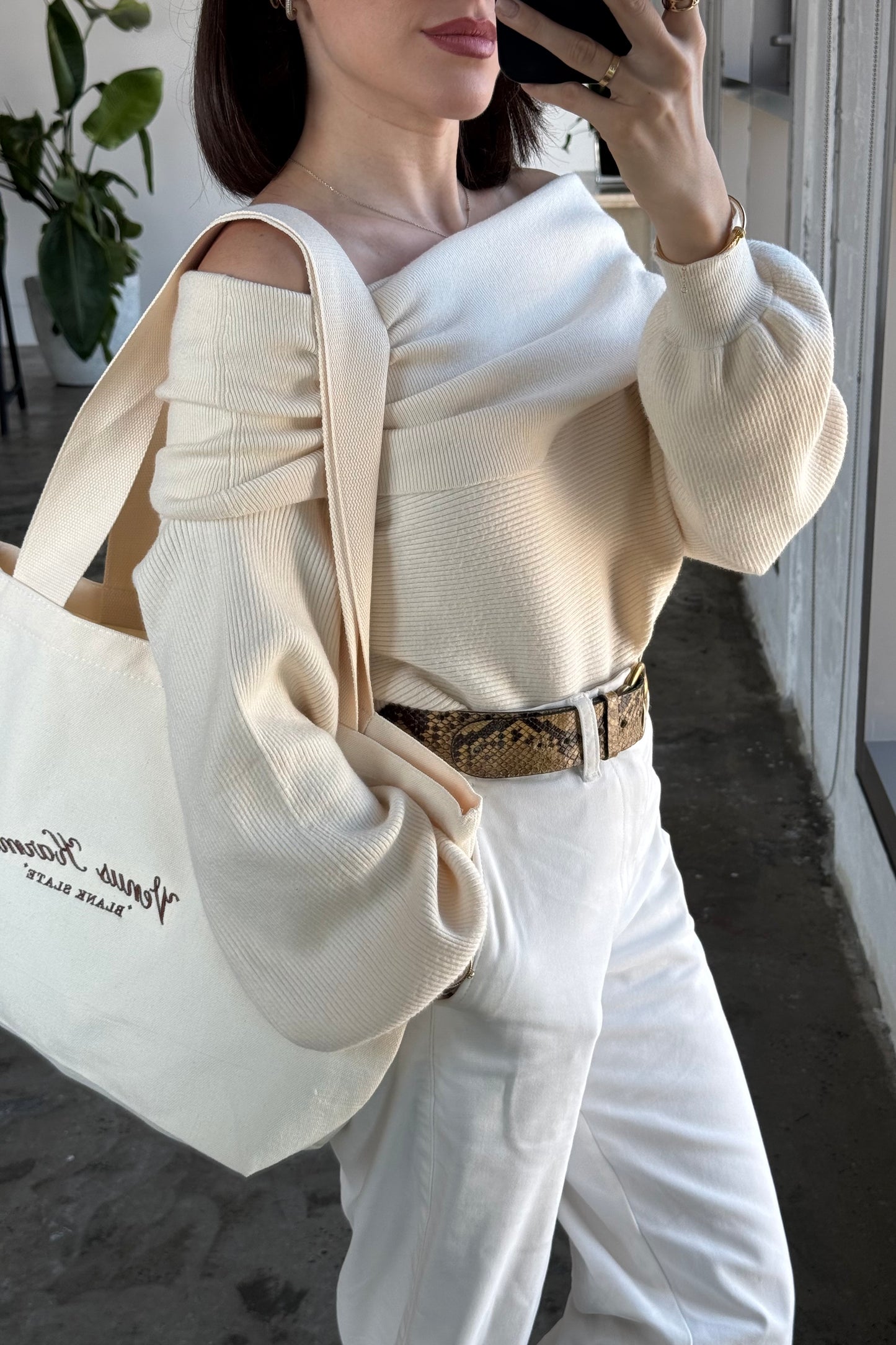 "QATAR ICONIC BEAR" CREAM CANVA TOTE BAG