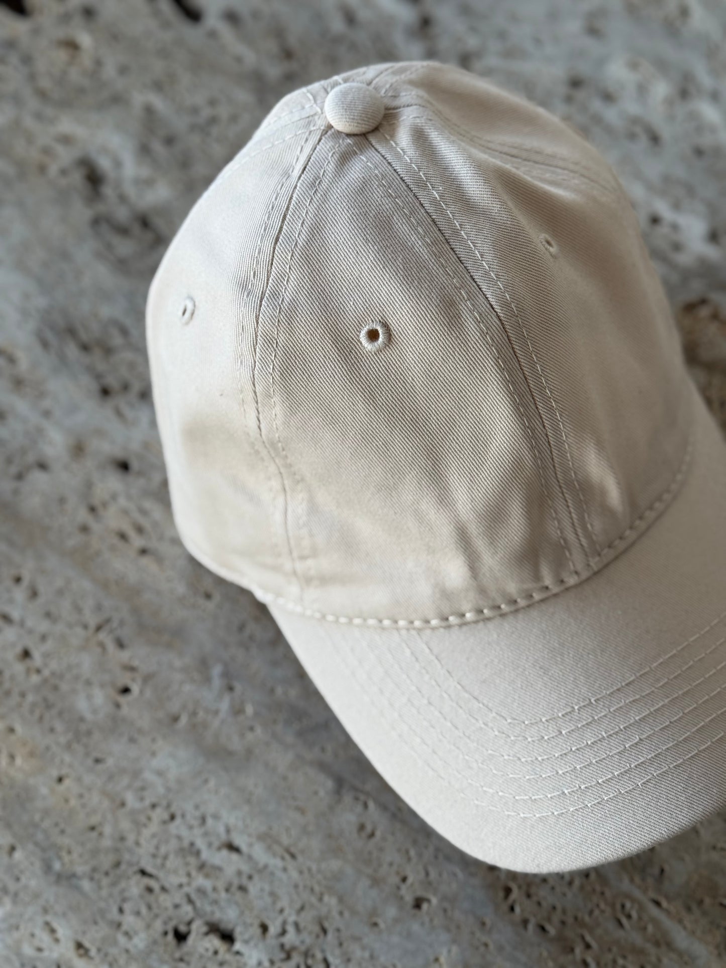 "THE QATARI CLUB" OFF-WHITE HAT