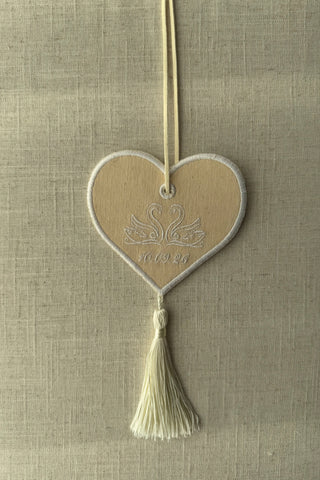 SWANS DATE CHARM