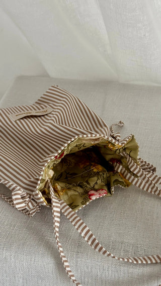 VIVIENNE GIVEAWAY POUCH Venus Karma