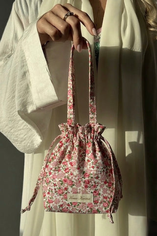 BELLE GIVEAWAY POUCH