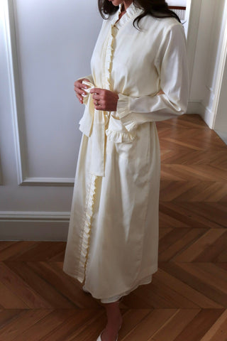 Butter Ruffle Robe - shawl collar detail