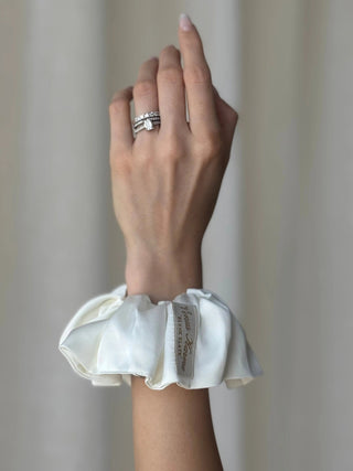 IVORY SILKY SCRUNCHIE Venus Karma