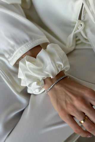 IVORY SILKY SCRUNCHIE Venus Karma