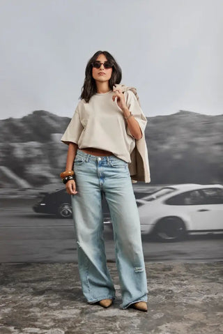 OFF-WHITE OVERSIZED T-SHIRT Venus Karma