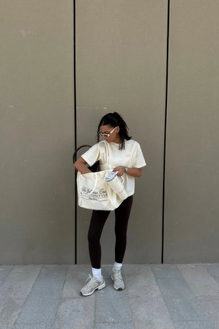 "THE WELLNESS ERA" CREAM TOTE BAG Venus Karma