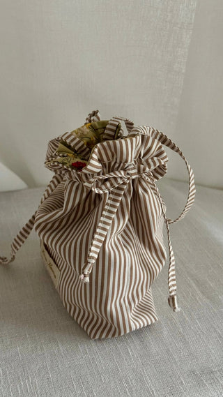 VIVIENNE GIVEAWAY POUCH Venus Karma